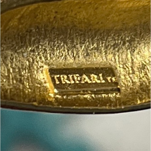 Classy gold tone necklace by Tifari - Picture 6 of 9